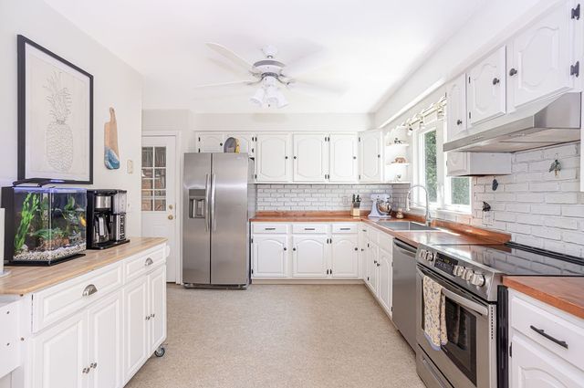 49 Evergreen Drive, Portsmouth, RI 02871