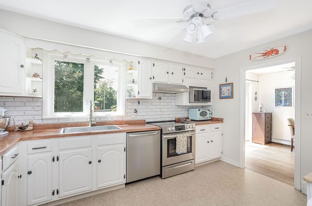 49 Evergreen Drive, Portsmouth, RI 02871