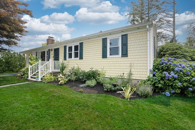 49 Evergreen Drive, Portsmouth, RI 02871
