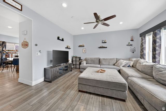 5176 W DOVE CREEK LN, West Jordan, UT 84081