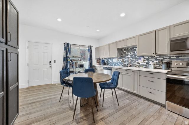 5176 W DOVE CREEK LN, West Jordan, UT 84081
