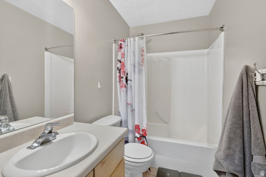 Image 12 of property listing at 5176 W DOVE CREEK LN, West Jordan, UT 84081