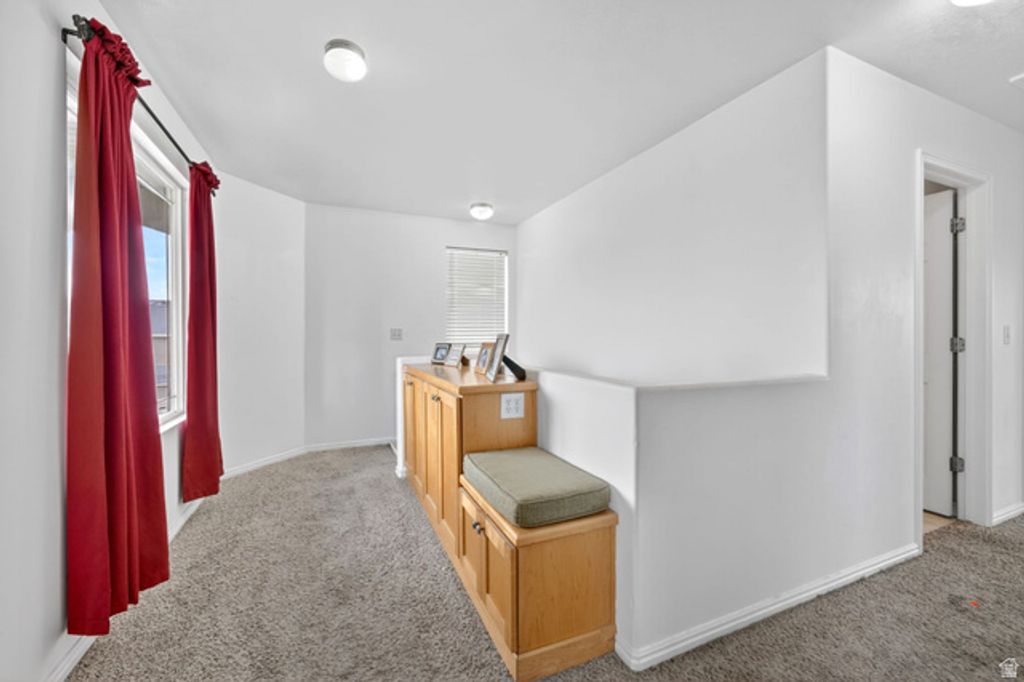 Image 16 of property listing at 5176 W DOVE CREEK LN, West Jordan, UT 84081