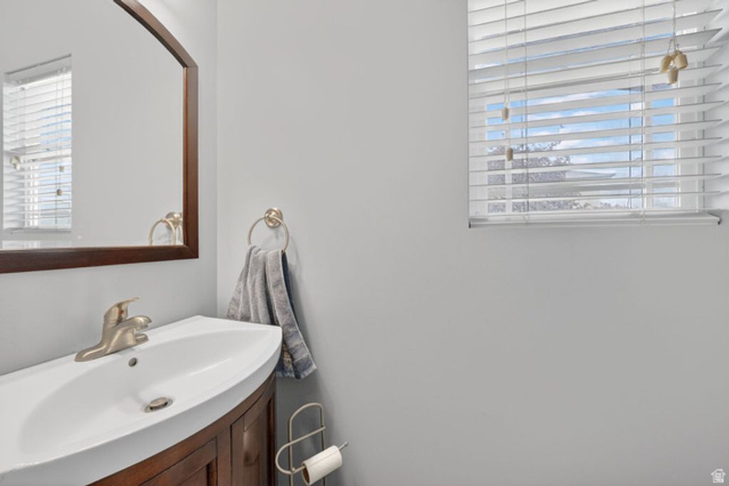 Image 8 of property listing at 5176 W DOVE CREEK LN, West Jordan, UT 84081