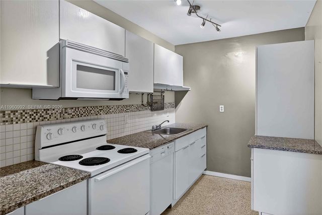 8640 NE 2nd Ave, El Portal, FL 33138