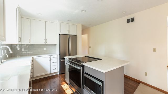 708 Fieldview Drive, Grand Ledge, MI 48837