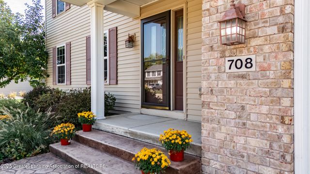 708 Fieldview Drive, Grand Ledge, MI 48837