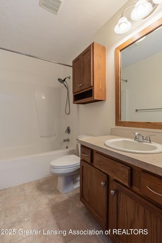 708 Fieldview Drive, Grand Ledge, MI 48837