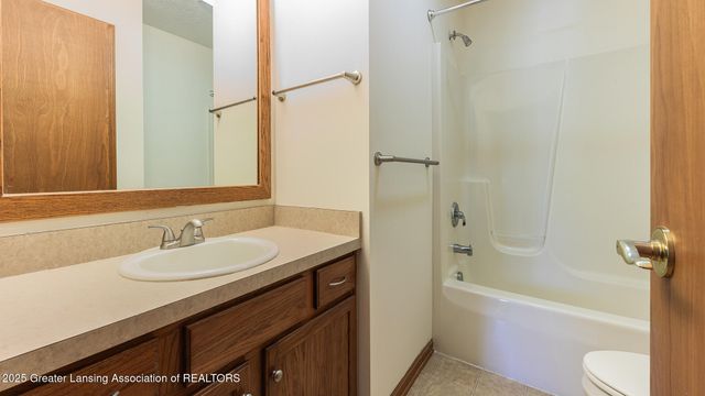 708 Fieldview Drive, Grand Ledge, MI 48837