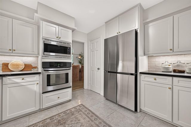 11423 Highgrove Drive, Houston, TX 77077