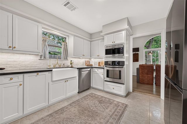 11423 Highgrove Drive, Houston, TX 77077