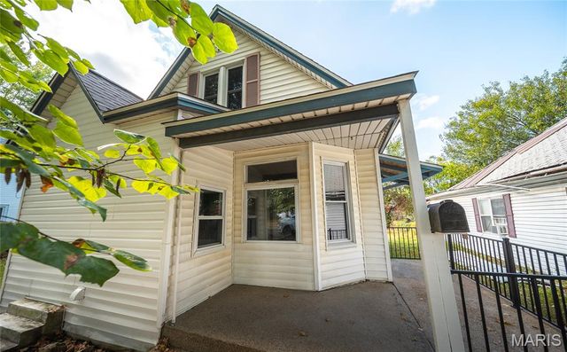 127 W James Boulevard, St James, MO 65559