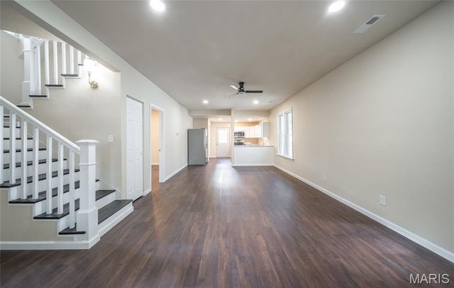 127 W James Boulevard, St James, MO 65559