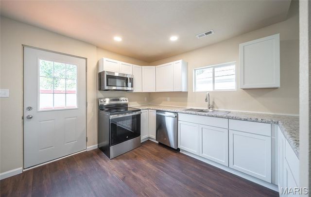 127 W James Boulevard, St James, MO 65559