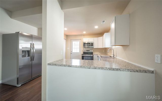 127 W James Boulevard, St James, MO 65559