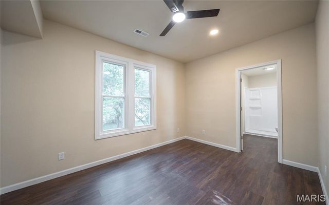 127 W James Boulevard, St James, MO 65559