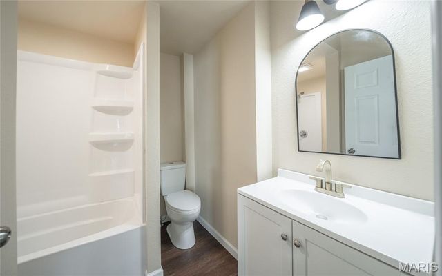 127 W James Boulevard, St James, MO 65559