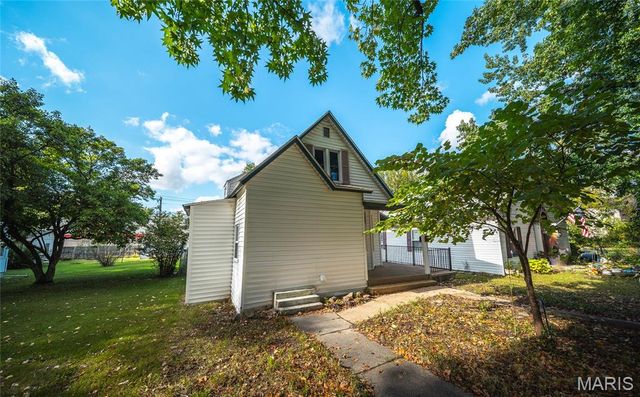 127 W James Boulevard, St James, MO 65559