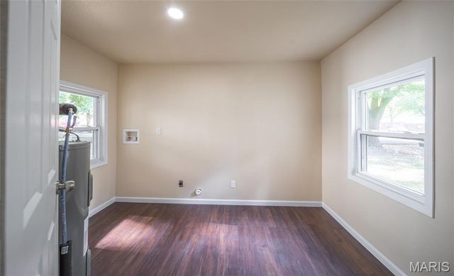 127 W James Boulevard, St James, MO 65559