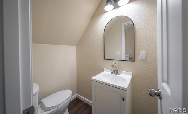 127 W James Boulevard, St James, MO 65559