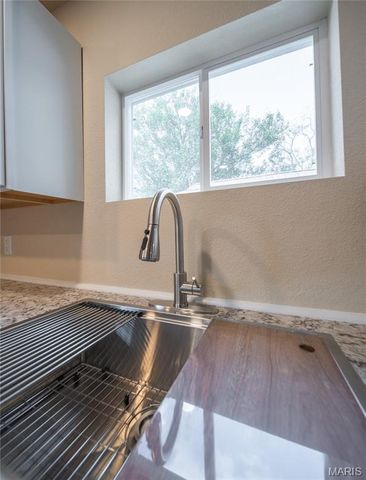 127 W James Boulevard, St James, MO 65559