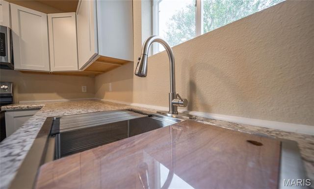 127 W James Boulevard, St James, MO 65559