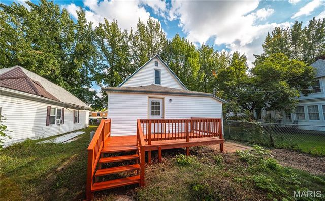 127 W James Boulevard, St James, MO 65559