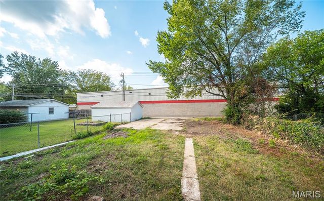 127 W James Boulevard, St James, MO 65559