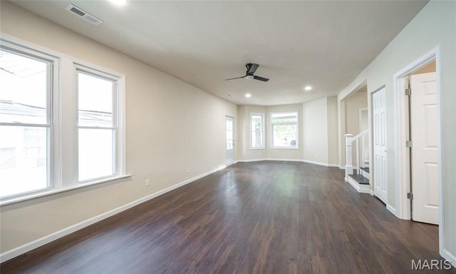 127 W James Boulevard, St James, MO 65559