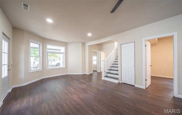 127 W James Boulevard, St James, MO 65559