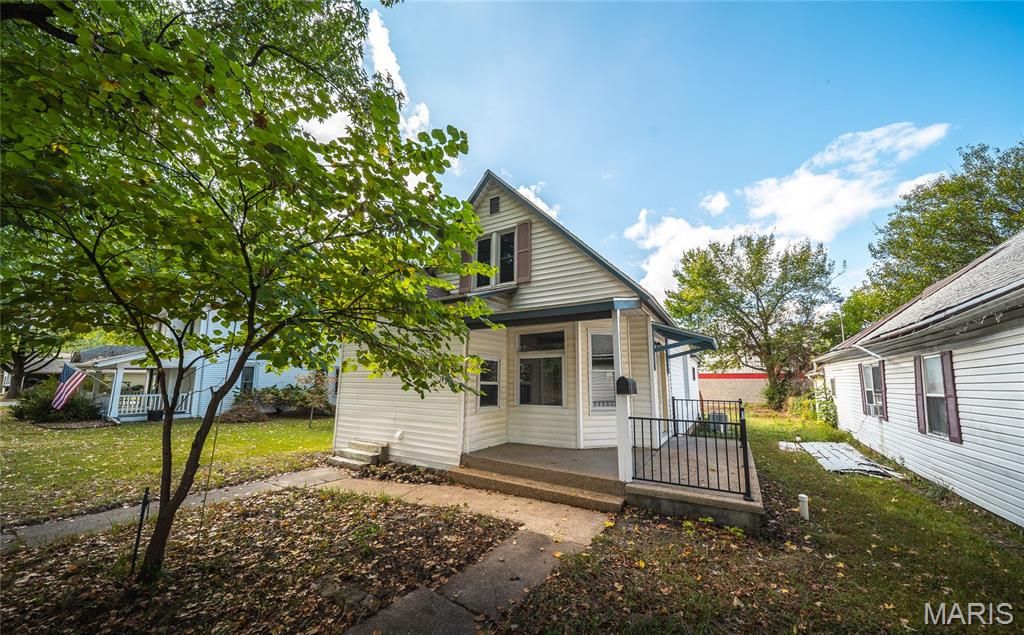 127 W James Boulevard, St James, MO 65559