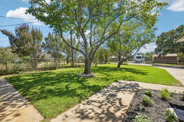 5885 Mitchell Saxon Road, Fort Worth, TX 76140