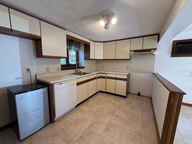 9 Brookdale Circle, Billerica, MA 01821