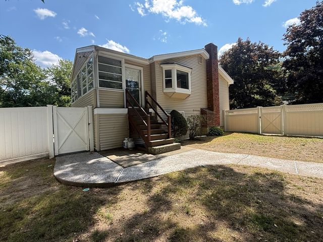 9 Brookdale Circle, Billerica, MA 01821