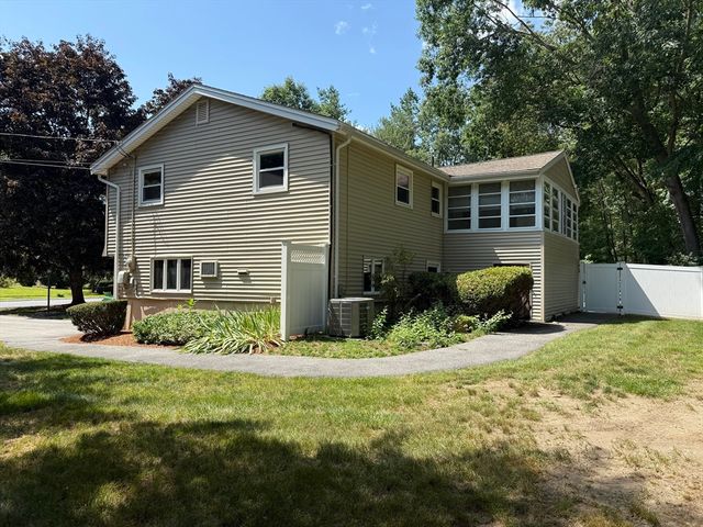 9 Brookdale Circle, Billerica, MA 01821