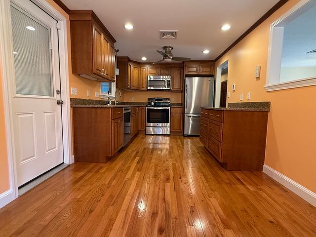 9 Brookdale Circle, Billerica, MA 01821