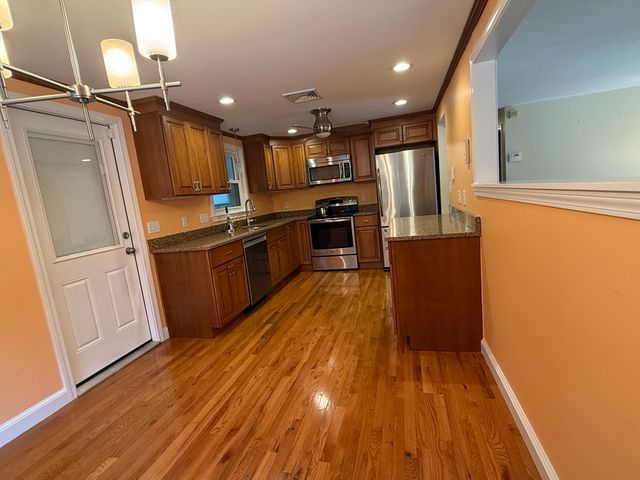 9 Brookdale Circle, Billerica, MA 01821