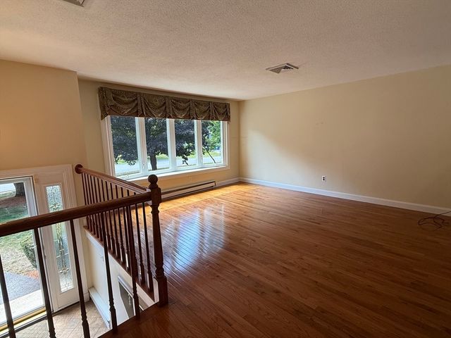 9 Brookdale Circle, Billerica, MA 01821
