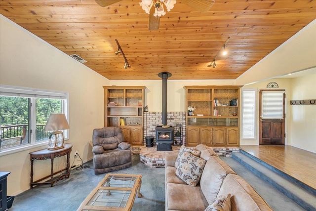 1070 Copper Cove Dr, Copperopolis, CA 95228