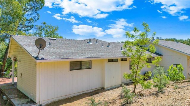 1070 Copper Cove Dr, Copperopolis, CA 95228