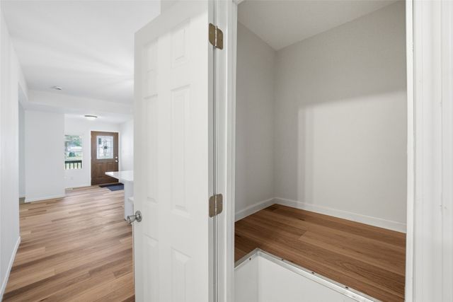 713 N 8th Avenue E, Newton, IA 50208