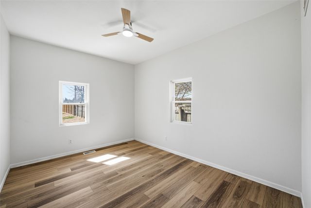 713 N 8th Avenue E, Newton, IA 50208