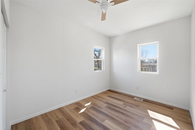 713 N 8th Avenue E, Newton, IA 50208