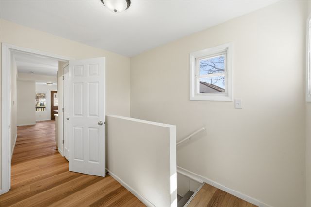 713 N 8th Avenue E, Newton, IA 50208