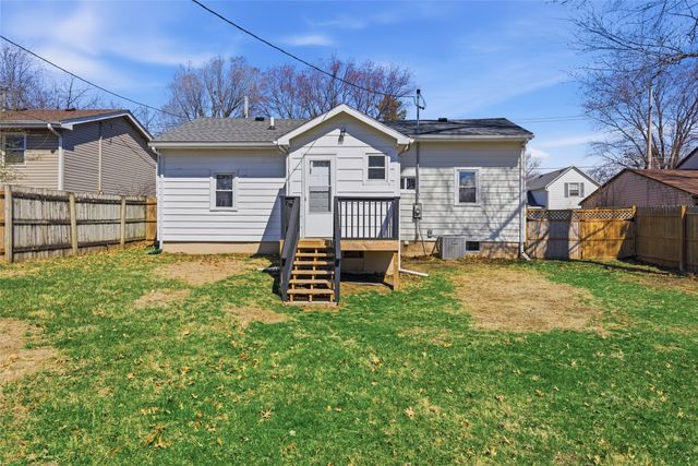 713 N 8th Avenue E, Newton, IA 50208