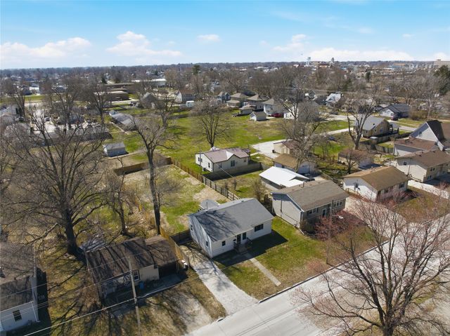 713 N 8th Avenue E, Newton, IA 50208