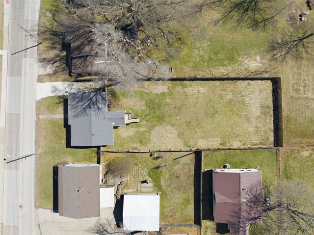 713 N 8th Avenue E, Newton, IA 50208