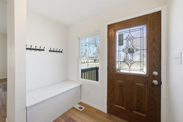 713 N 8th Avenue E, Newton, IA 50208