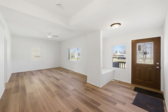 713 N 8th Avenue E, Newton, IA 50208