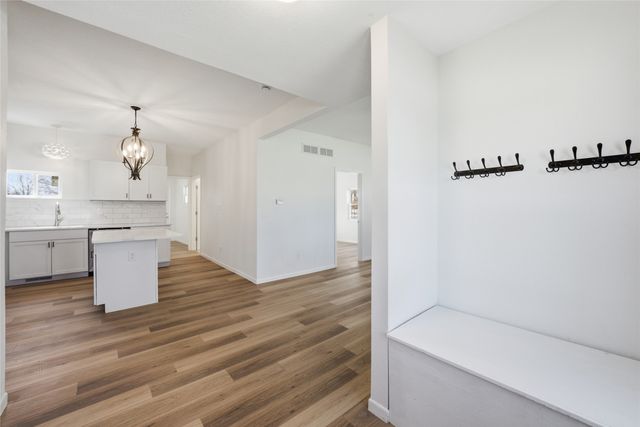 713 N 8th Avenue E, Newton, IA 50208